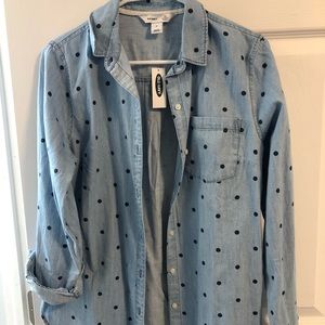 NWT Old Navy chambray polka dot top. Size M.